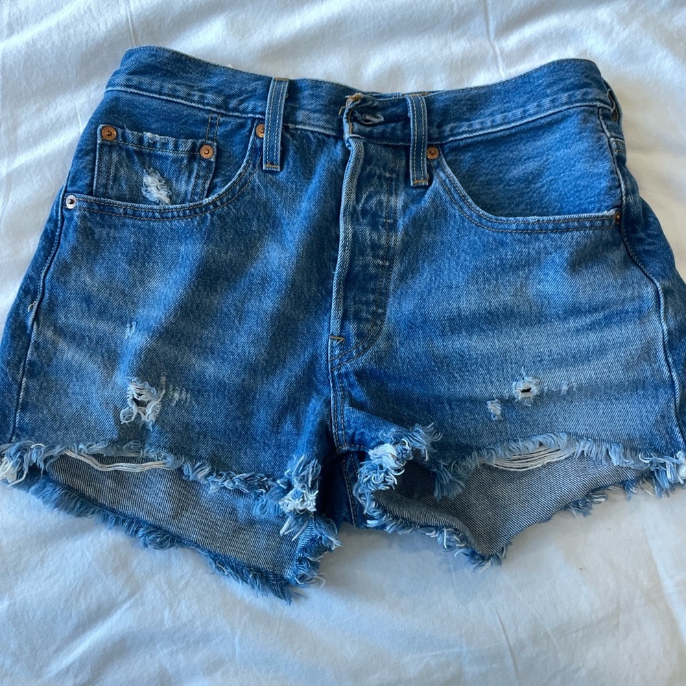 Levis 501 shorts size 25